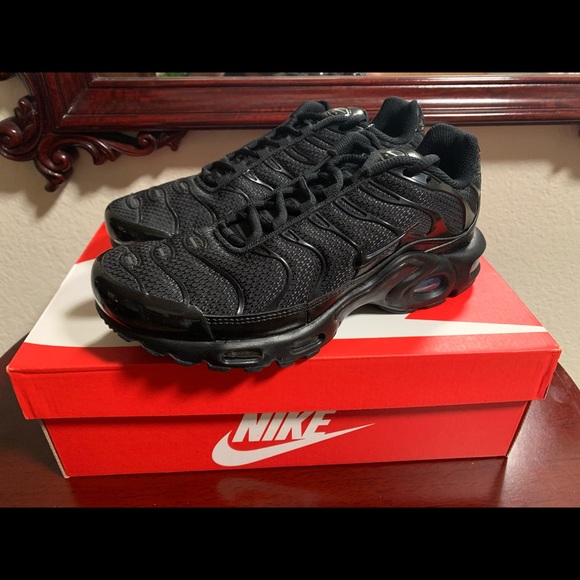 air max plus triple black womens